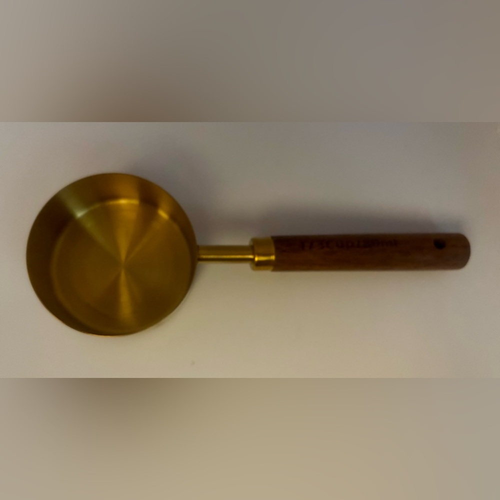 8 Piece Measuring Cups and Spoons Gold Colored Metal with Wooden Handles - Picture 7 of 13